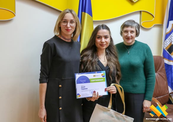 Новини Житомира - фото з 18 випускниць «Школи лідерок» отримали сертифікати про успішне завершення проєкту