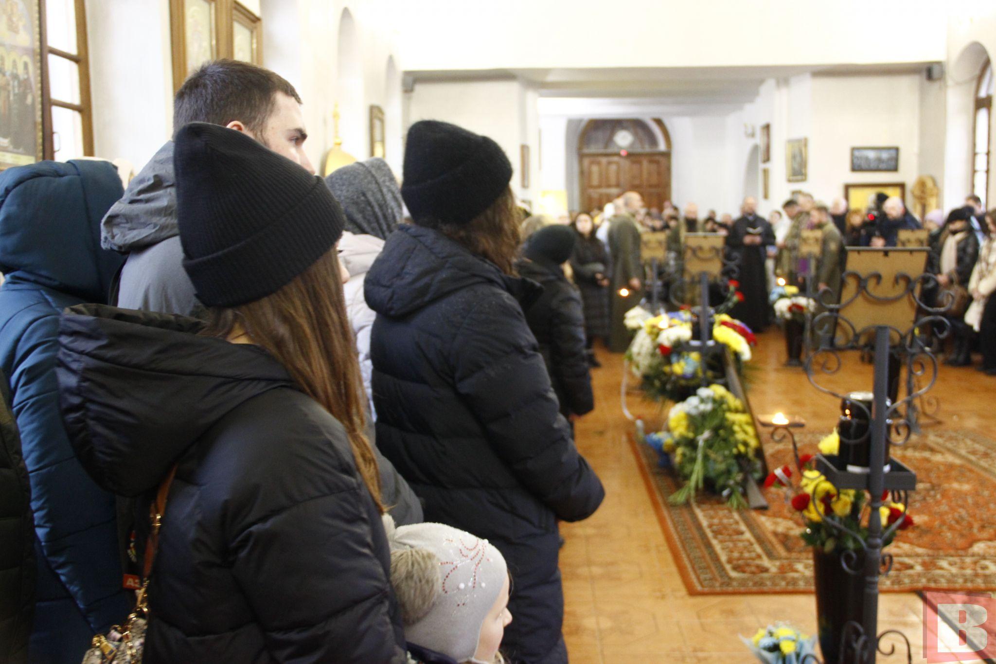 Новини Хмельницького - фото з У Хмельницькому попрощалися із 8 військовими: їх поховали у новозбудованому колумбарії