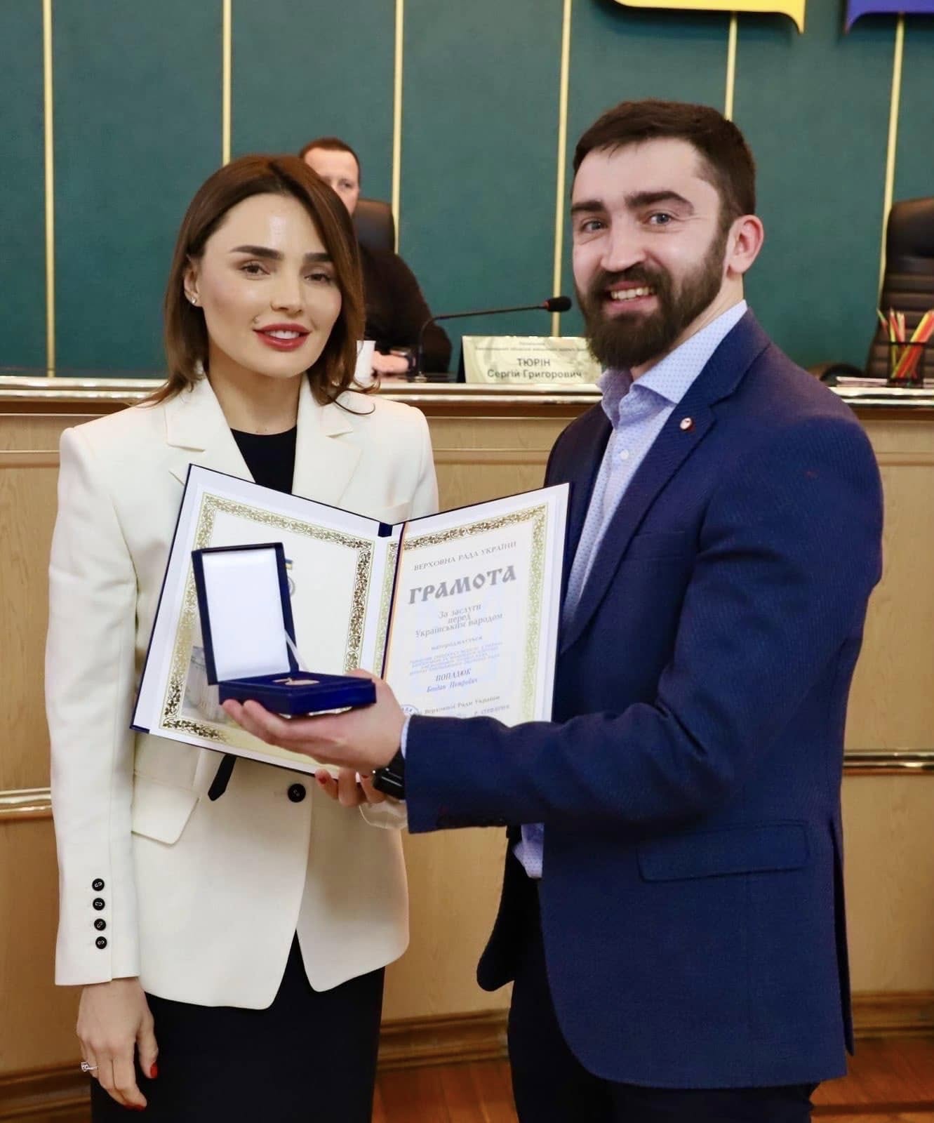 Новини Хмельницького - фото з Депутати Хмельницької облради отримали відзнаки Верховної Ради України Возможно, это изображение 2 человека, борода и текст