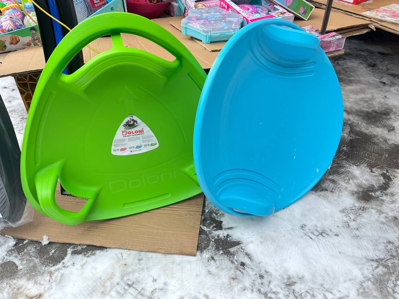 Новини Тернополя - фото з Ціни на зимові забавки у Тернополі: скільки вартують санки, льодянки та лижі