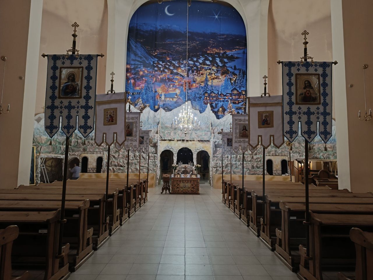 Новини Тернополя - фото з У церкві святого Апостола Петра встановлюють найбільшу різдвяну шопку: який вигляд має