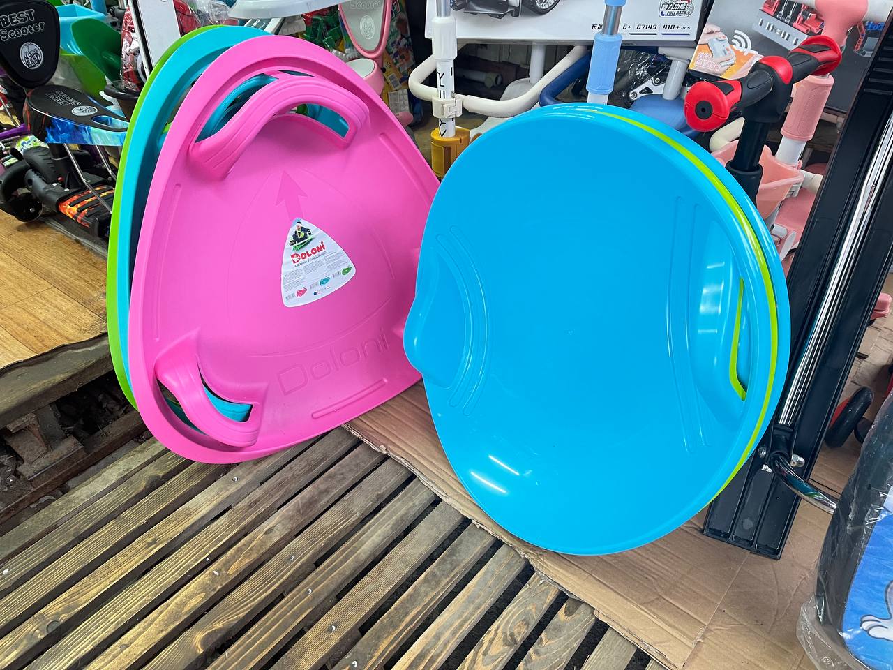 Новини Тернополя - фото з Ціни на зимові забавки у Тернополі: скільки вартують санки, льодянки та лижі