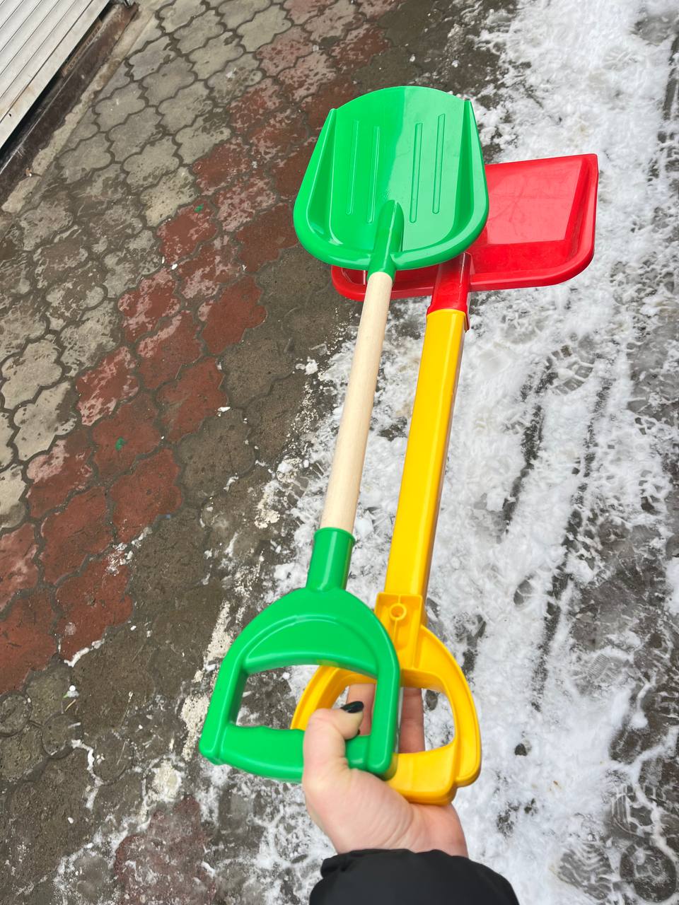 Новини Тернополя - фото з Ціни на зимові забавки у Тернополі: скільки вартують санки, льодянки та лижі