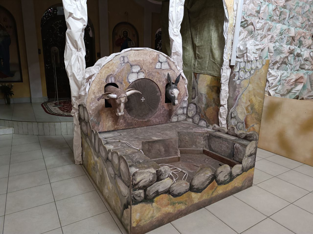 Новини Тернополя - фото з У церкві святого Апостола Петра встановлюють найбільшу різдвяну шопку: який вигляд має