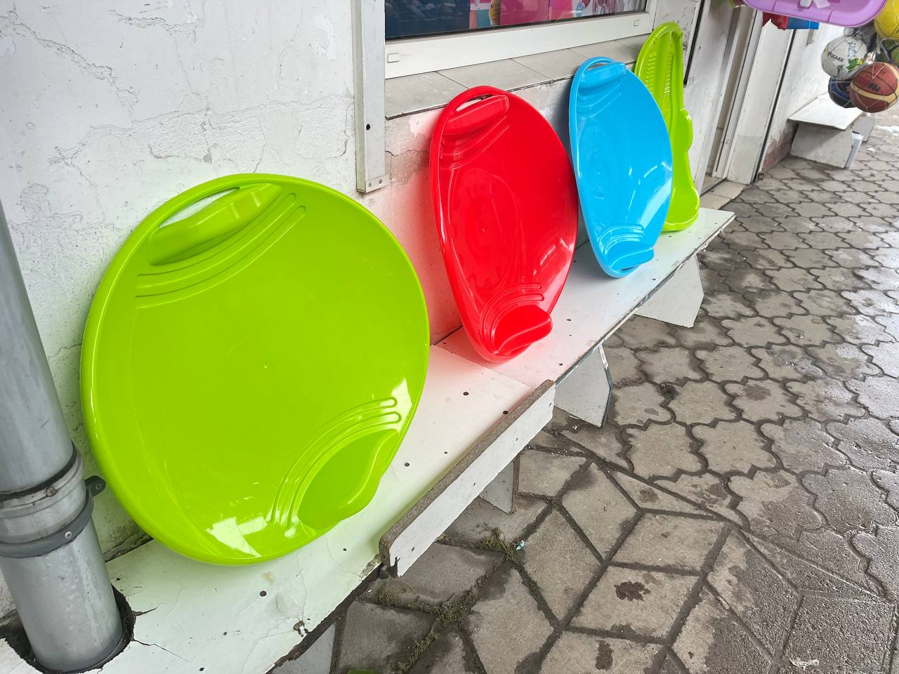 Новини Тернополя - фото з Ціни на зимові забавки у Тернополі: скільки вартують санки, льодянки та лижі
