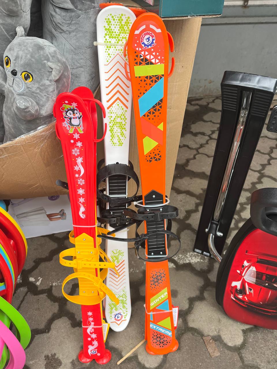 Новини Тернополя - фото з Ціни на зимові забавки у Тернополі: скільки вартують санки, льодянки та лижі