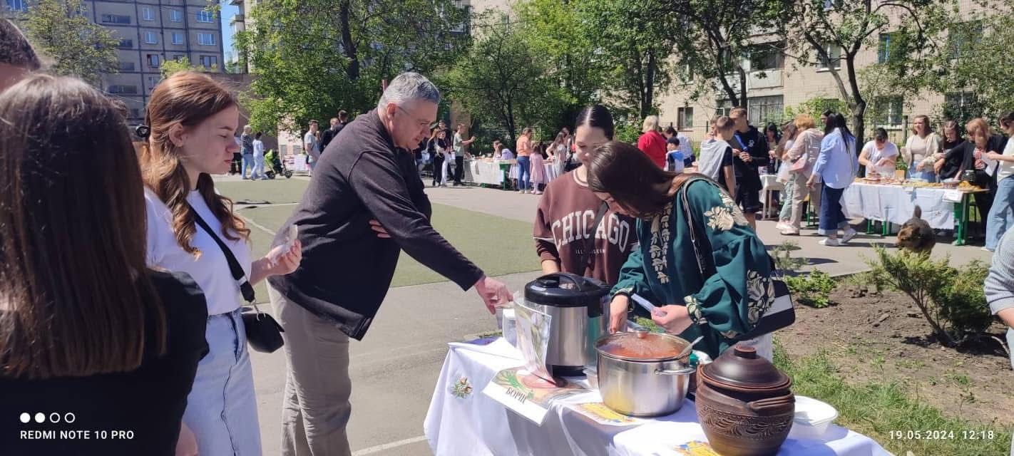 Новини Вінниці - фото з Двом освітянам присудили премії Верховної Ради. Серед них — директор 27-го ліцею Олексій Терновой