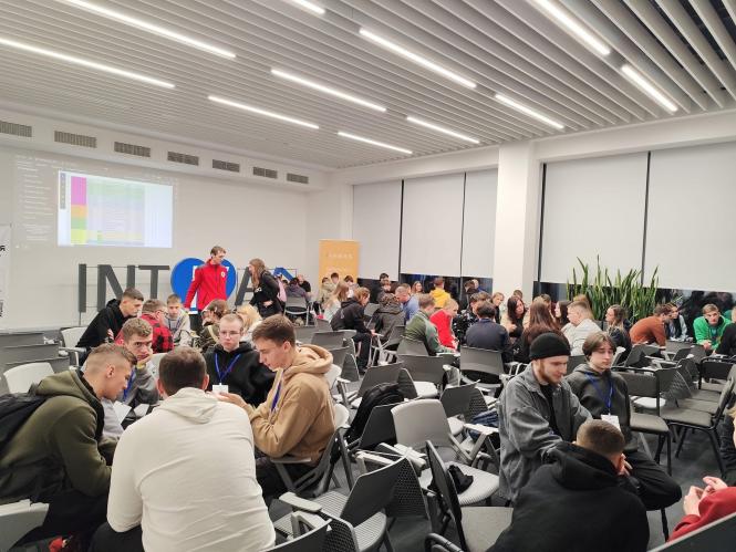 Новини Тернополя - фото з «Це крута можливість навчатись і працювати в ІТ-індустрії». У Вінниці пройшов Хакатон для молоді (новини компаній)