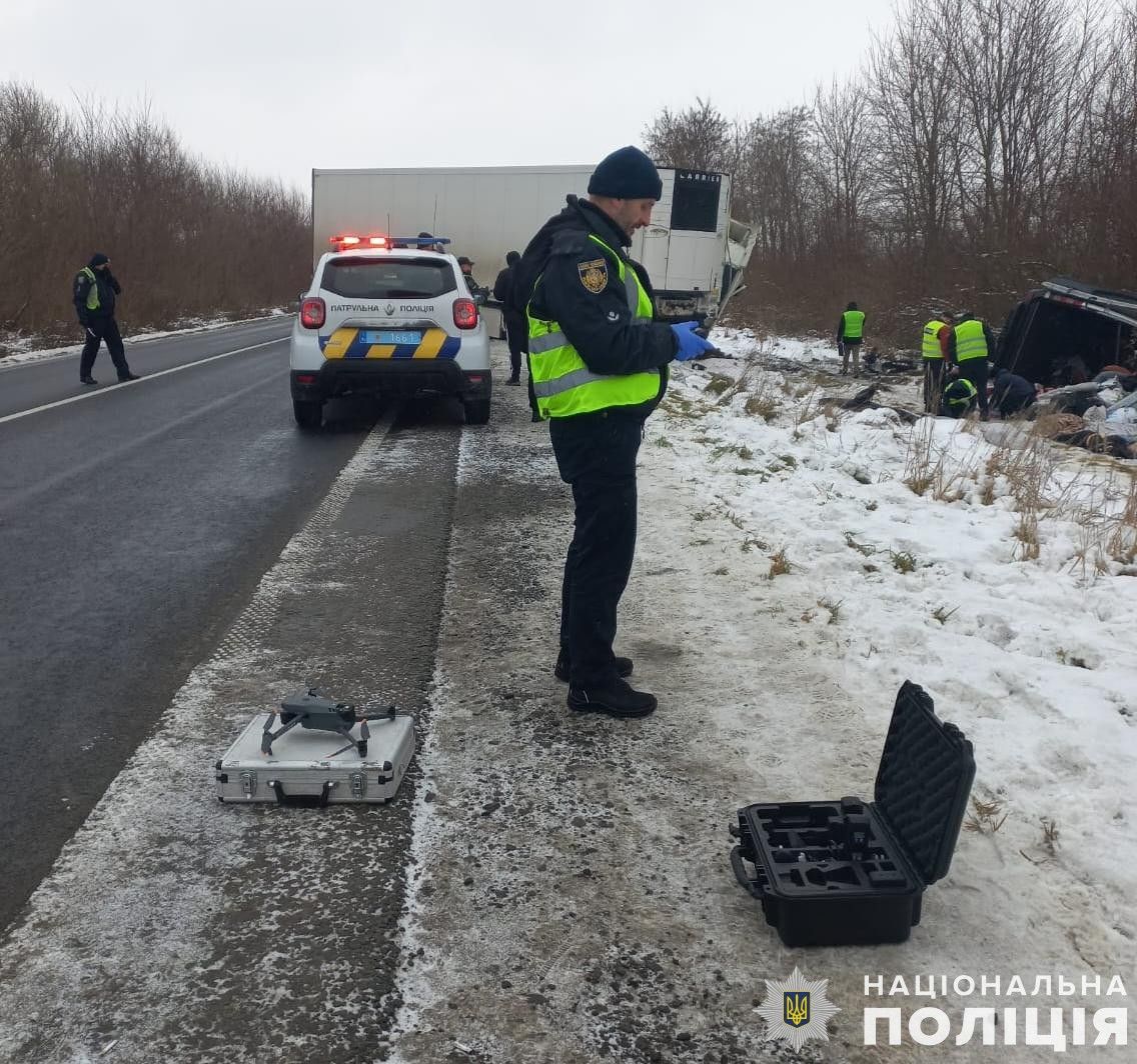Новини Тернополя - фото з На трасі Львів-Тернопіль масштабна ДТП: семеро людей загинули