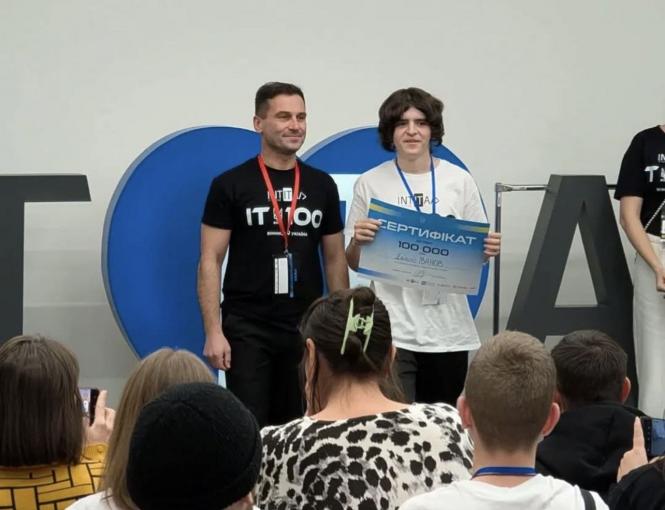 Новини Тернополя - фото з «Це крута можливість навчатись і працювати в ІТ-індустрії». У Вінниці пройшов Хакатон для молоді (новини компаній)