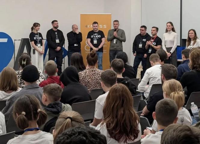 Новини Тернополя - фото з «Це крута можливість навчатись і працювати в ІТ-індустрії». У Вінниці пройшов Хакатон для молоді (новини компаній)