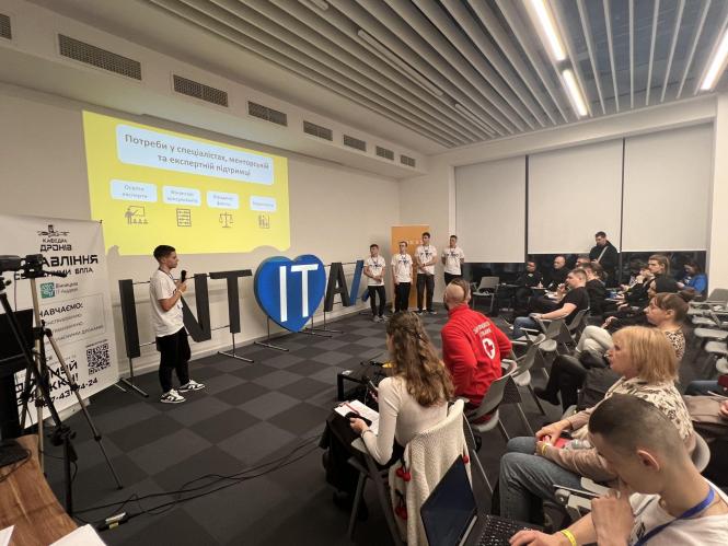 Новини Тернополя - фото з «Це крута можливість навчатись і працювати в ІТ-індустрії». У Вінниці пройшов Хакатон для молоді (новини компаній)