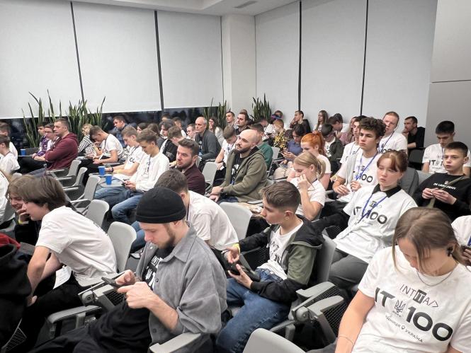 Новини Тернополя - фото з «Це крута можливість навчатись і працювати в ІТ-індустрії». У Вінниці пройшов Хакатон для молоді (новини компаній)