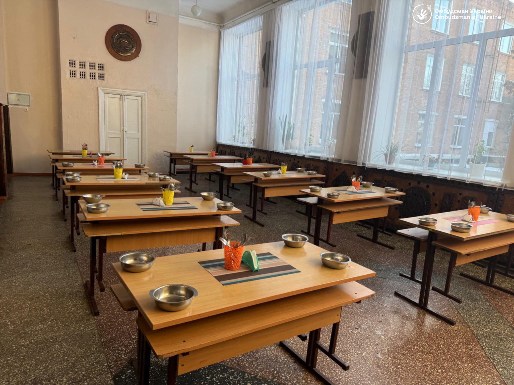 На зображенні може бути: стіл