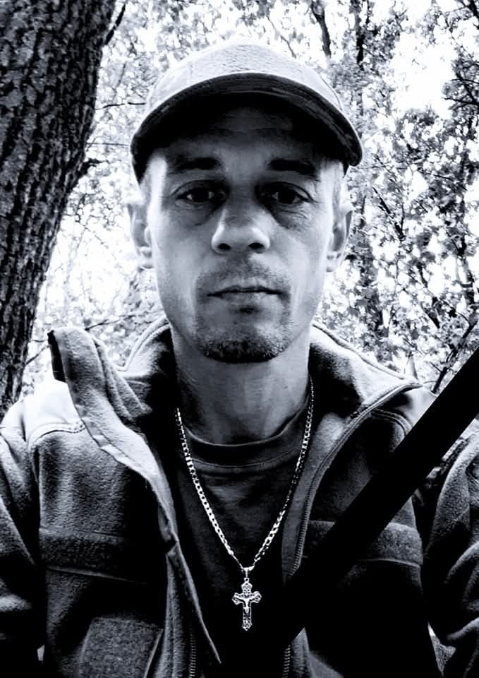 Можливо, це чорно-біле зображення 1 людини