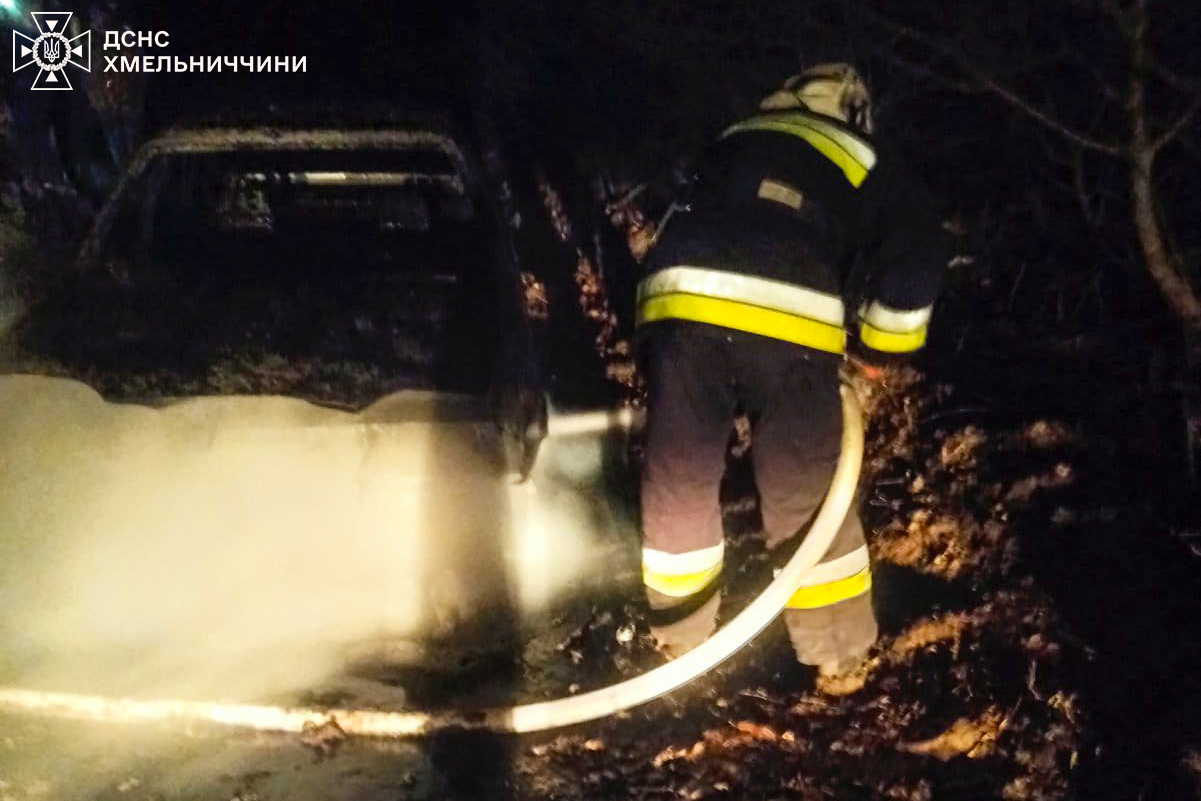 Возможно, это изображение 1 человек, огонь и текст