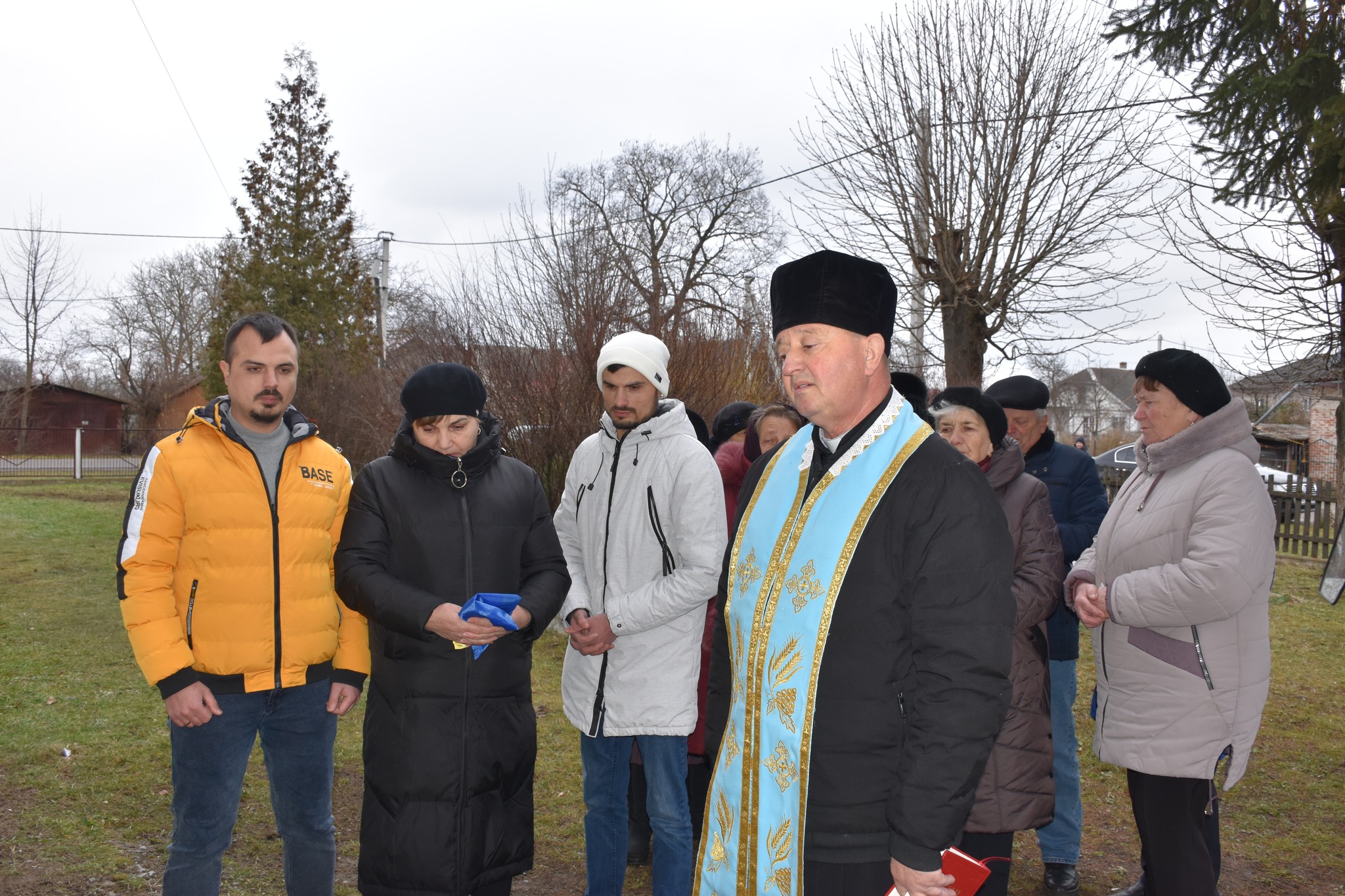 Новини Тернополя - фото з Воїну назавжди 28: у Бучачі відкрили меморіальну дошку Герою Тарасу Єднаку На зображенні може бути: 6 людей та текст