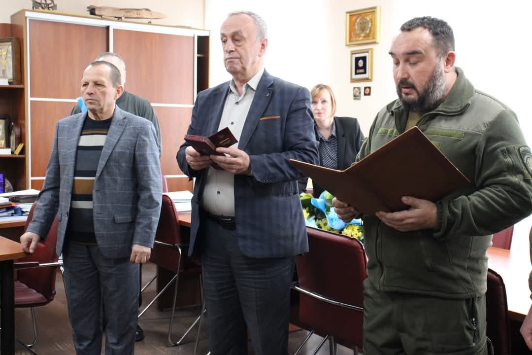 Новини Хмельницького - фото з Трьох воїнів з Хмельницького району відзначили посмертно. Імена