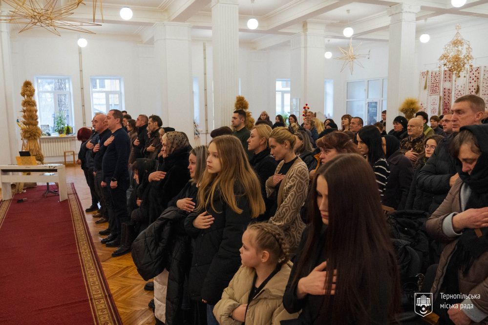 Новини Тернополя - фото з Відзнаки «Почесний громадянин міста Тернополя» вручили рідним полеглих Героїв