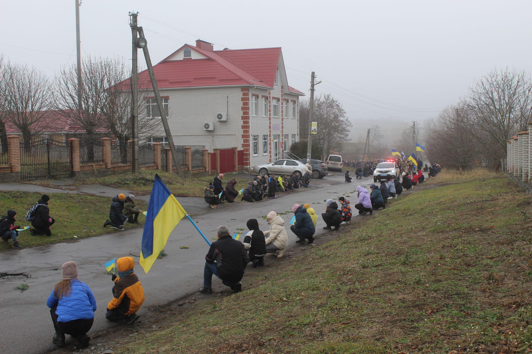 Новини Козятина - фото з В останню путь провели командира, який казав воїнам не «вперед», а «хлопці, за мною»