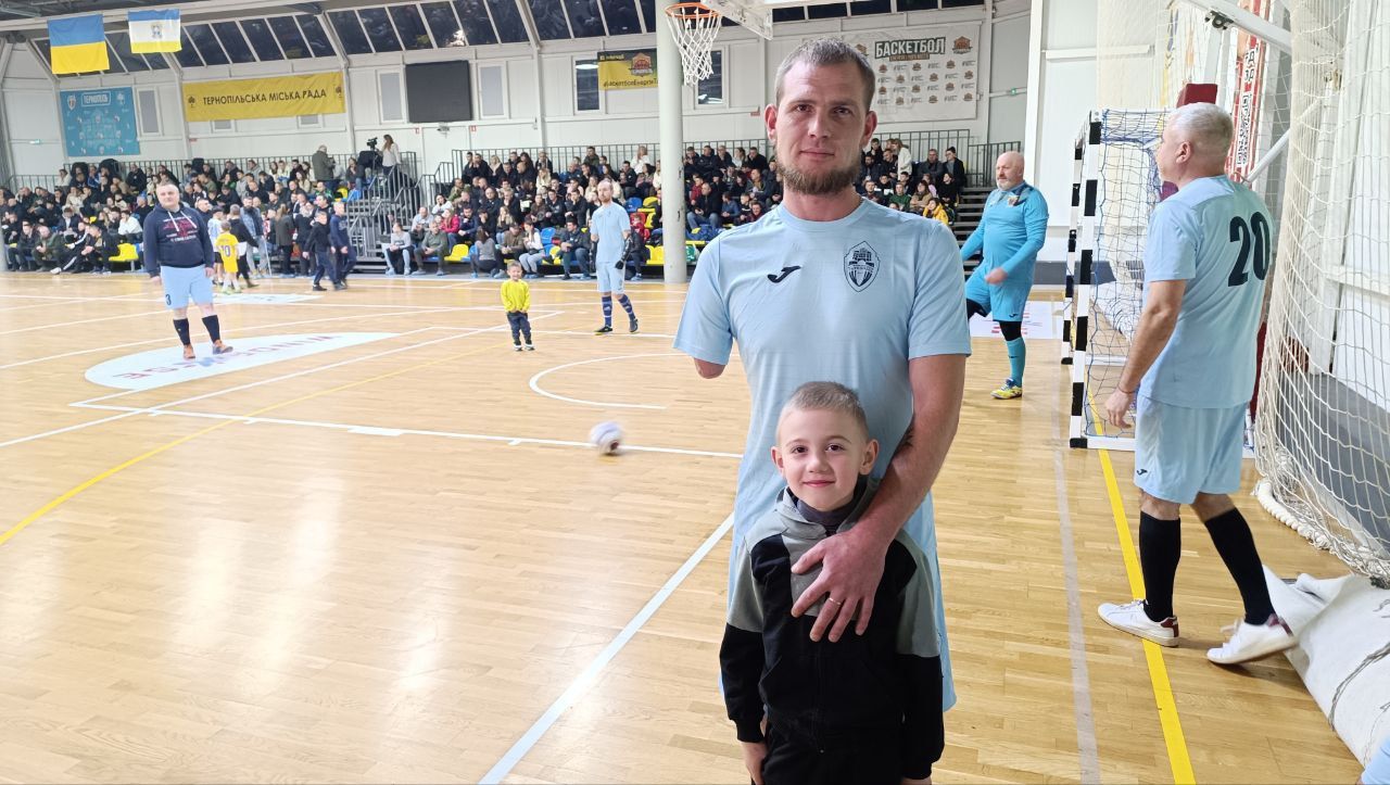 Новини Тернополя - фото з Благодійний матч між ветеранами та професійними спортсменами відбувся у Тернополі