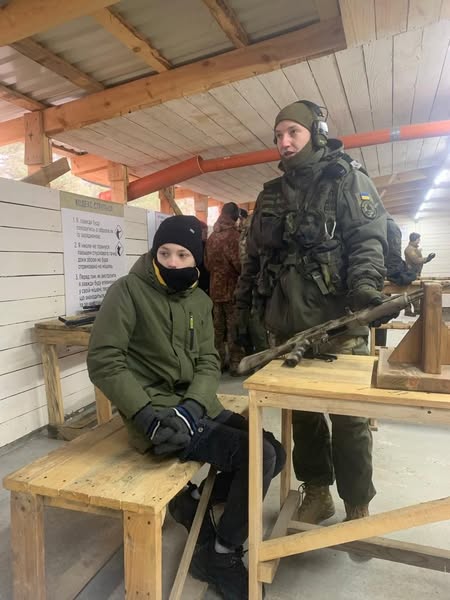 Новини Житомира - фото з У Житомирі ветерани зі своїми родинами вдосконалювали навички стрільби