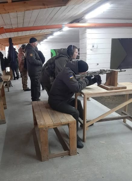 Новини Житомира - фото з У Житомирі ветерани зі своїми родинами вдосконалювали навички стрільби