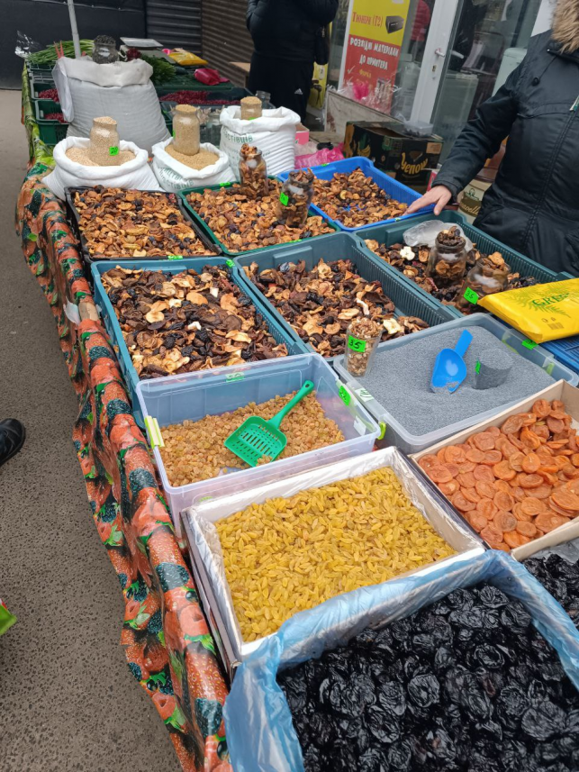 Новини Тернополя - фото з Купують ковбаси та калачі: як тернополяни готуються до Святвечора та Різдва