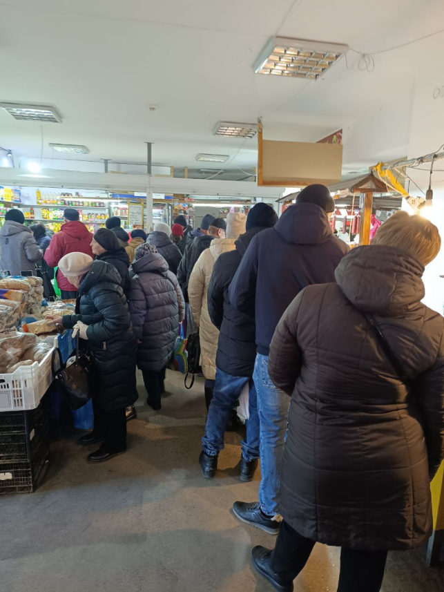 Новини Тернополя - фото з Купують ковбаси та калачі: як тернополяни готуються до Святвечора та Різдва