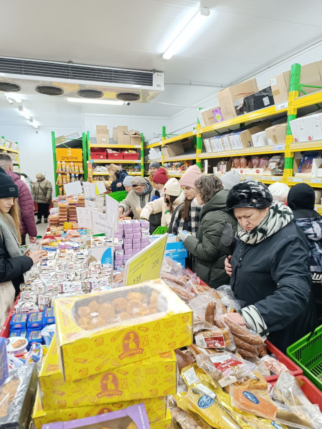 Новини Тернополя - фото з Купують ковбаси та калачі: як тернополяни готуються до Святвечора та Різдва