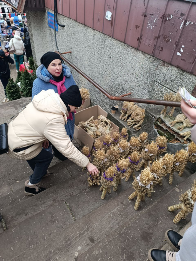 Новини Тернополя - фото з Купують ковбаси та калачі: як тернополяни готуються до Святвечора та Різдва