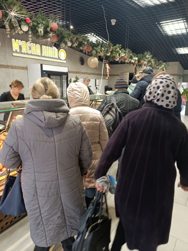 Новини Тернополя - фото з Купують ковбаси та калачі: як тернополяни готуються до Святвечора та Різдва