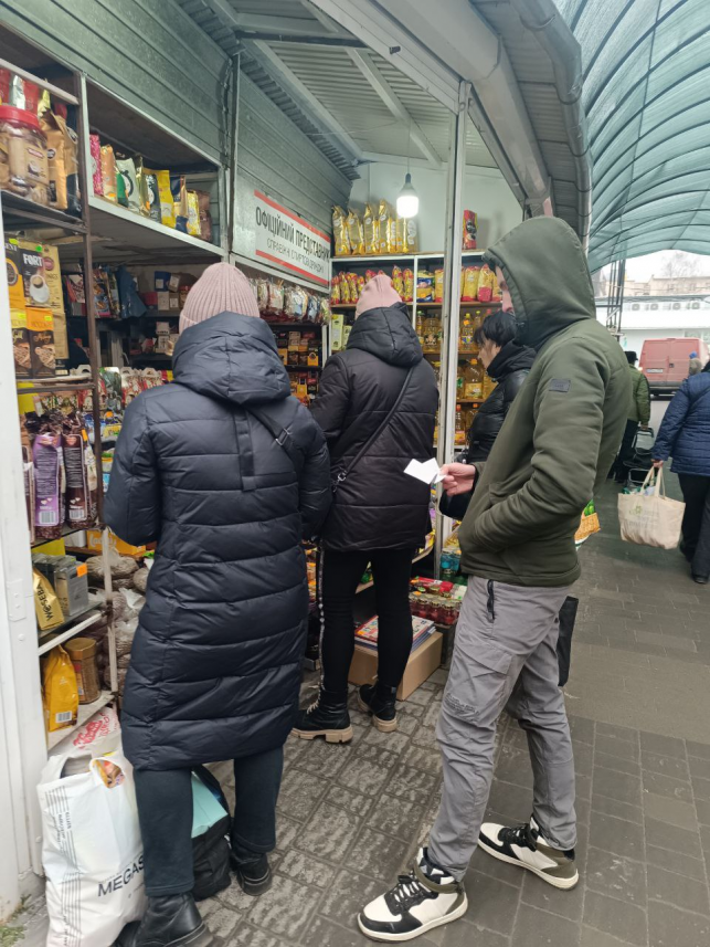 Новини Тернополя - фото з Купують ковбаси та калачі: як тернополяни готуються до Святвечора та Різдва