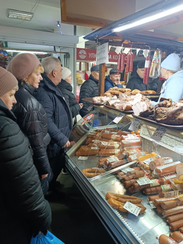 Новини Тернополя - фото з Купують ковбаси та калачі: як тернополяни готуються до Святвечора та Різдва