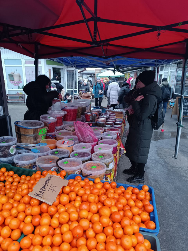 Новини Тернополя - фото з Купують ковбаси та калачі: як тернополяни готуються до Святвечора та Різдва