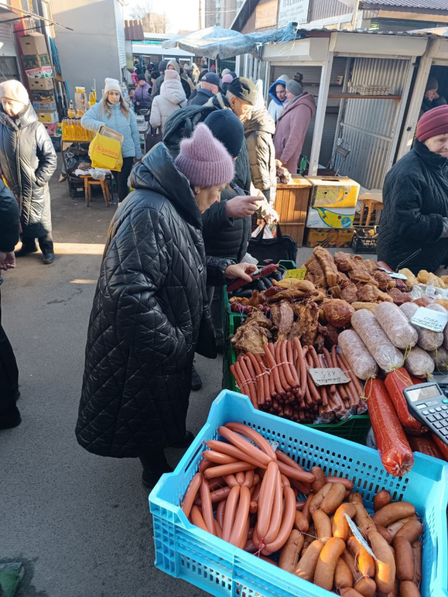 Новини Тернополя - фото з Купують ковбаси та калачі: як тернополяни готуються до Святвечора та Різдва
