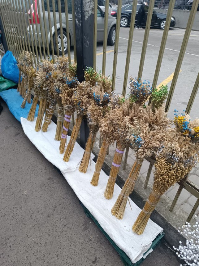 Новини Тернополя - фото з Купують ковбаси та калачі: як тернополяни готуються до Святвечора та Різдва