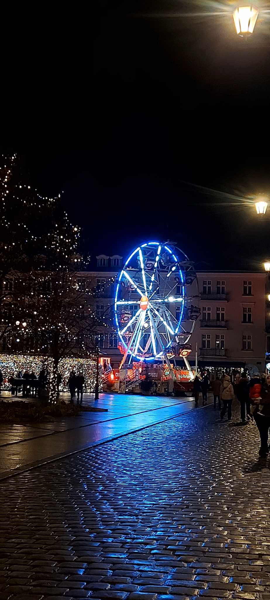 Новини Козятина - фото з Вертеп на подвір’ї, святкові вітрини, дідух у вогнях. Фоторепортаж