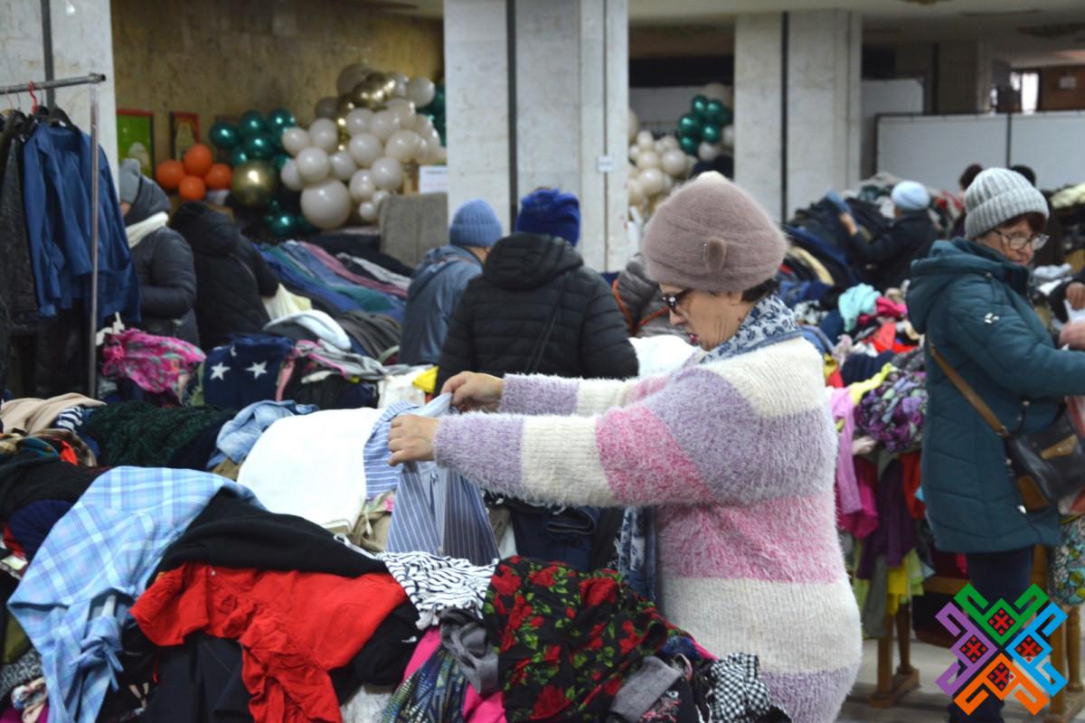Новини Хмельницького - фото з У театрі Старицького продовжують видавати гуманітарну допомогу: графік роботи