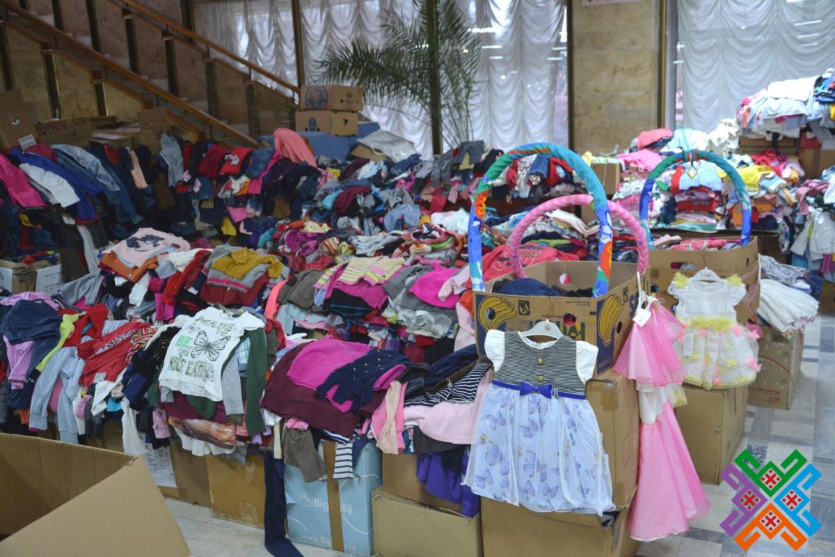 Новини Хмельницького - фото з У театрі Старицького продовжують видавати гуманітарну допомогу: графік роботи