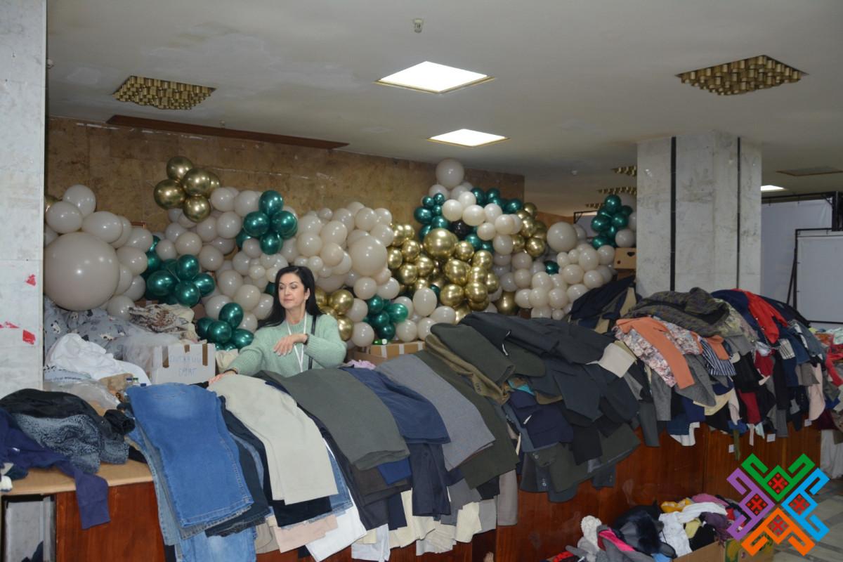 Новини Хмельницького - фото з У театрі Старицького продовжують видавати гуманітарну допомогу: графік роботи