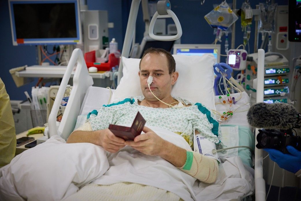 Новини Тернополя - фото з Життя після вогняного пекла: тернопільський захисник бореться за здоров'я та мріє потримати дитину на руках