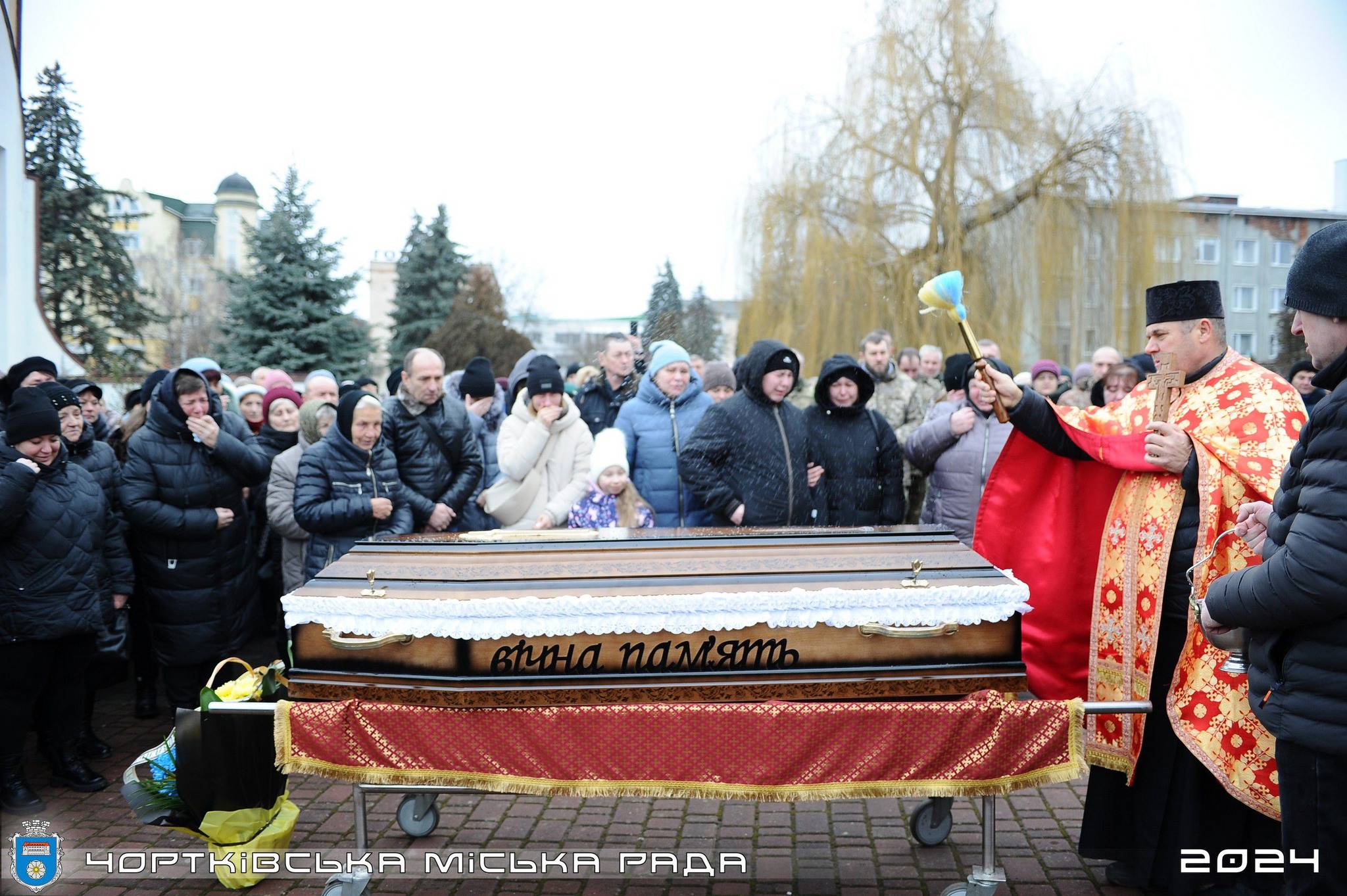 На зображенні може бути: 5 людей та текст