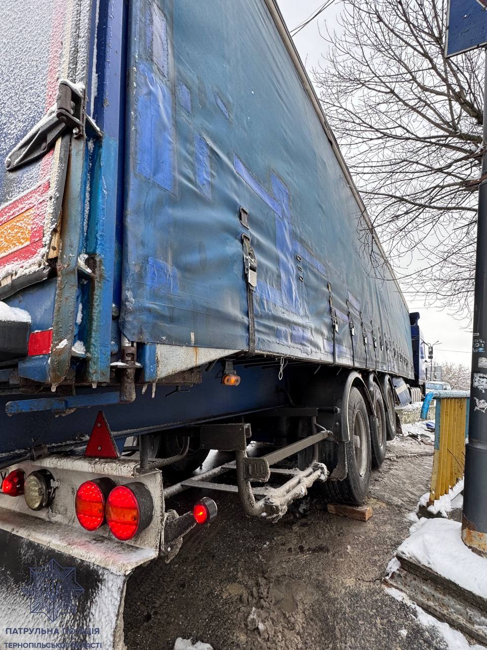 Новини Тернополя - фото з Прохід пішоходів частково обмежили через пошкодження: в якому стані «Горбатий міст» у Тернополі