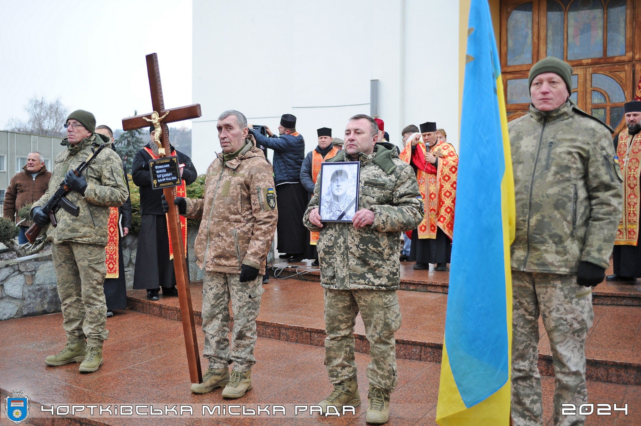 На зображенні може бути: 9 людей та текст