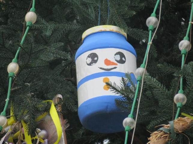 Новини Тернополя - фото з Прикраси виготовили діти: який вигляд мають іграшки на головній ялинці Тернополя