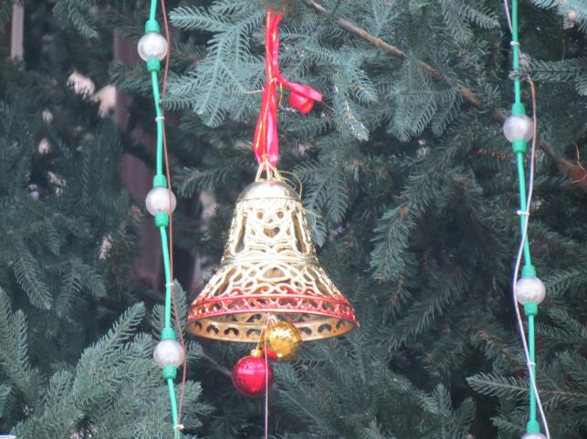 Новини Тернополя - фото з Прикраси виготовили діти: який вигляд мають іграшки на головній ялинці Тернополя