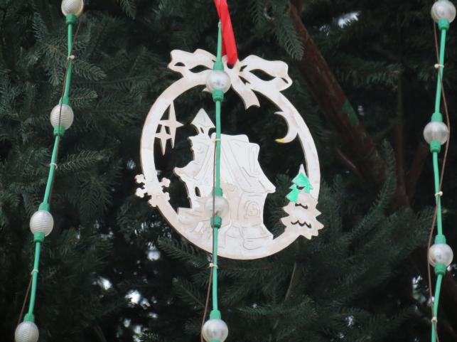 Новини Тернополя - фото з Прикраси виготовили діти: який вигляд мають іграшки на головній ялинці Тернополя