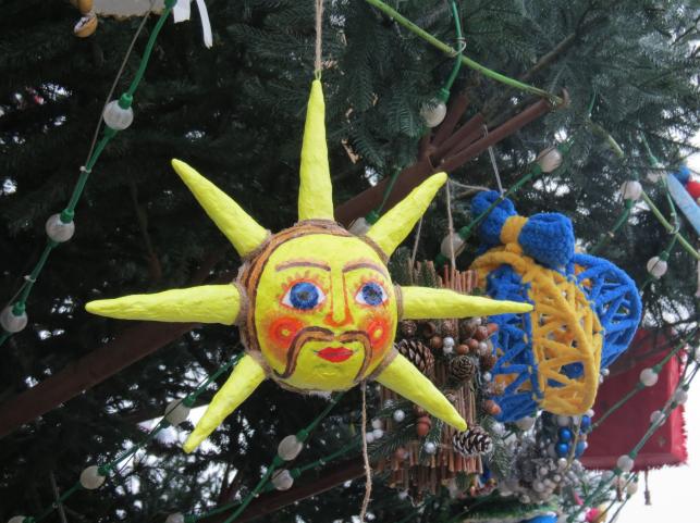 Новини Тернополя - фото з Прикраси виготовили діти: який вигляд мають іграшки на головній ялинці Тернополя