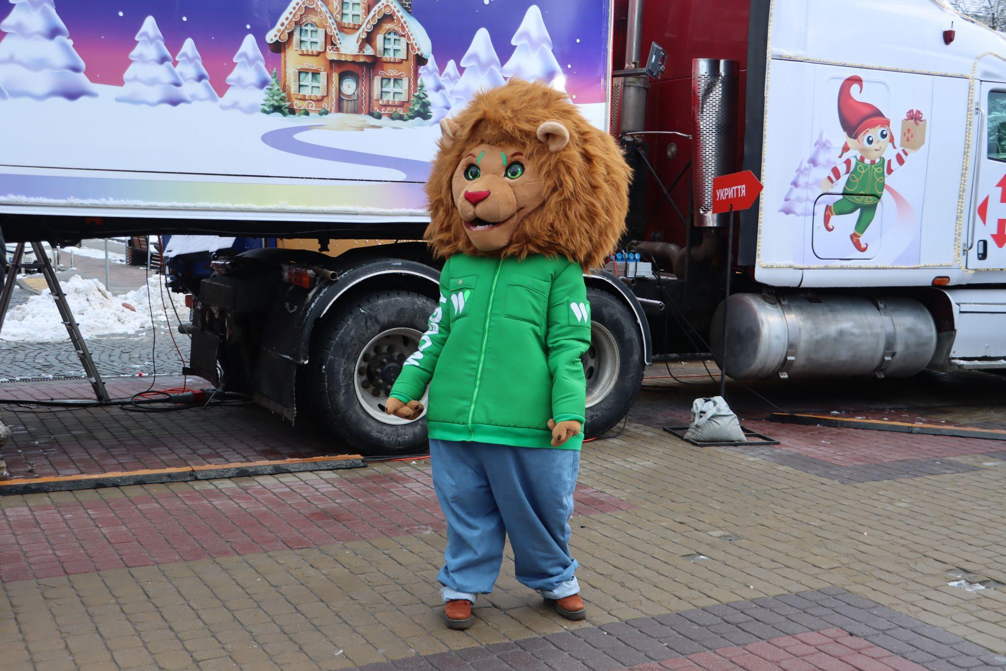 Новини Тернополя - фото з На Театральному майдані розпочало роботу поштове казкове містечко